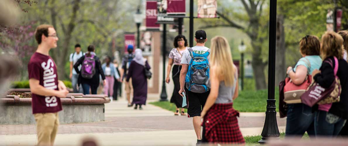 saluki staff giving campus tours